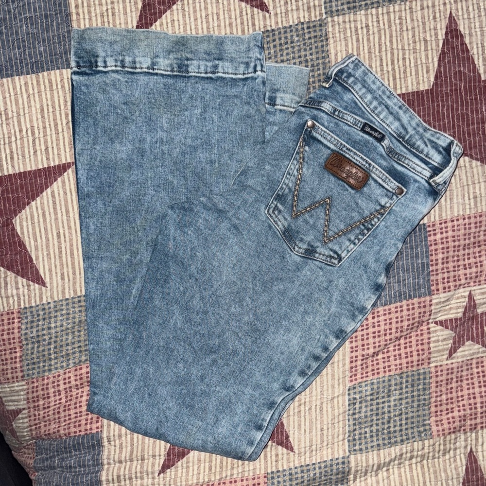 Wrangler Light Blue Relaxed Jeans